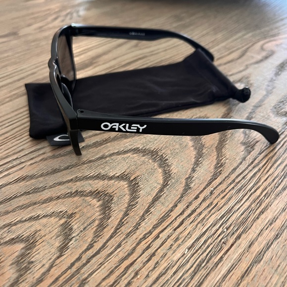 Oakley Frogskin Prizim black frame purple lense women’s - Picture 4 of 6